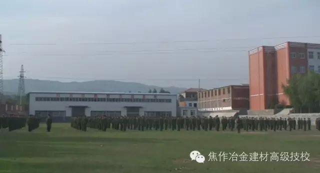 你們學校的教學環(huán)境怎么樣?學校周圍的環(huán)境怎么樣？